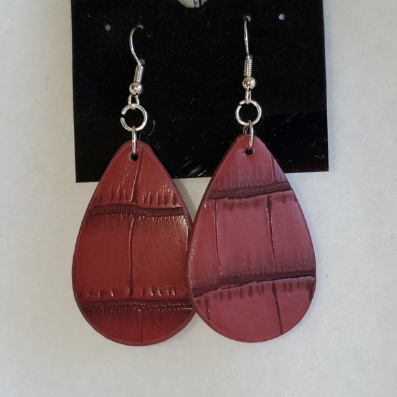 Womens wood grain look pleather earrings - Picture 3 of 3